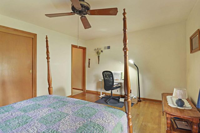 6536 Pershing BOULEVARD, Kenosha, WI 53142