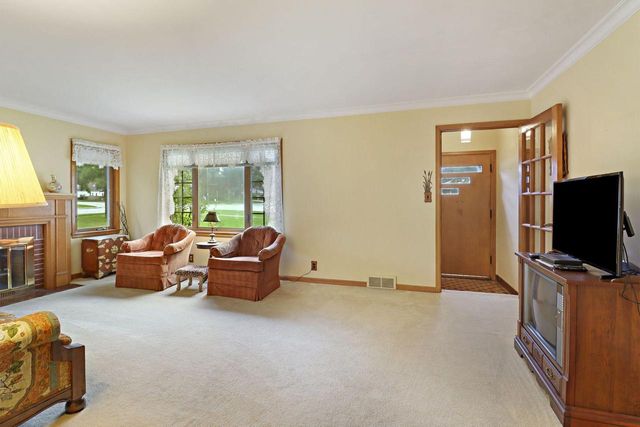 6536 Pershing BOULEVARD, Kenosha, WI 53142