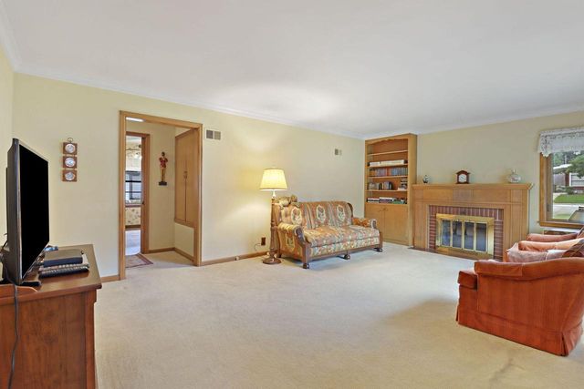 6536 Pershing BOULEVARD, Kenosha, WI 53142