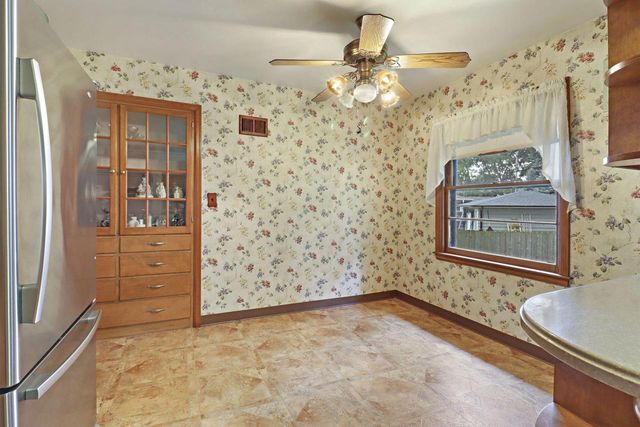 6536 Pershing BOULEVARD, Kenosha, WI 53142