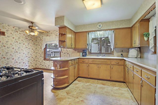 6536 Pershing BOULEVARD, Kenosha, WI 53142