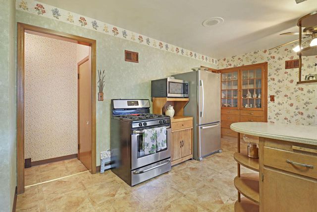 6536 Pershing BOULEVARD, Kenosha, WI 53142