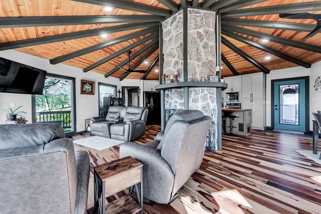 498 Santa Fe Drive, Forsyth, MO 65653