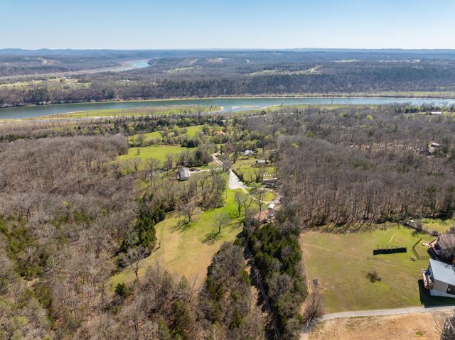 498 Santa Fe Drive, Forsyth, MO 65653