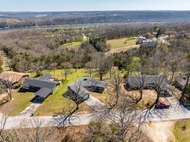 498 Santa Fe Drive, Forsyth, MO 65653