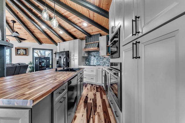 498 Santa Fe Drive, Forsyth, MO 65653