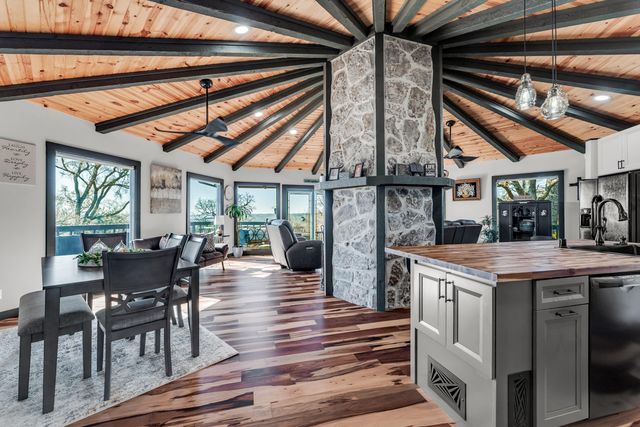 498 Santa Fe Drive, Forsyth, MO 65653