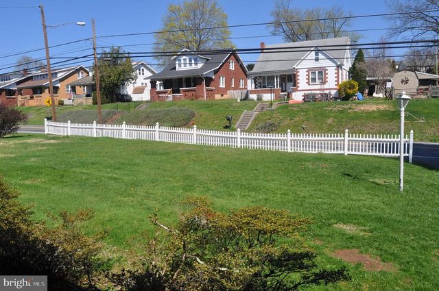 926 STATE ST, Millersburg, PA 17061