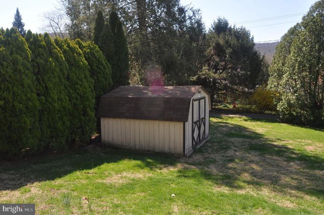 926 STATE ST, Millersburg, PA 17061
