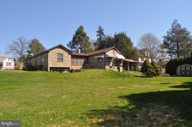926 STATE ST, Millersburg, PA 17061