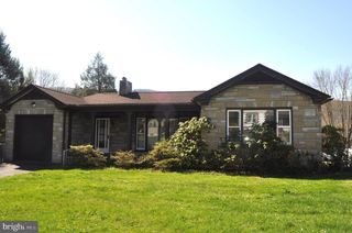 926 STATE ST, Millersburg, PA 17061
