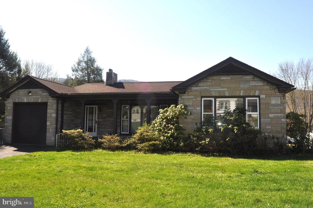 926 STATE ST, Millersburg, PA 17061
