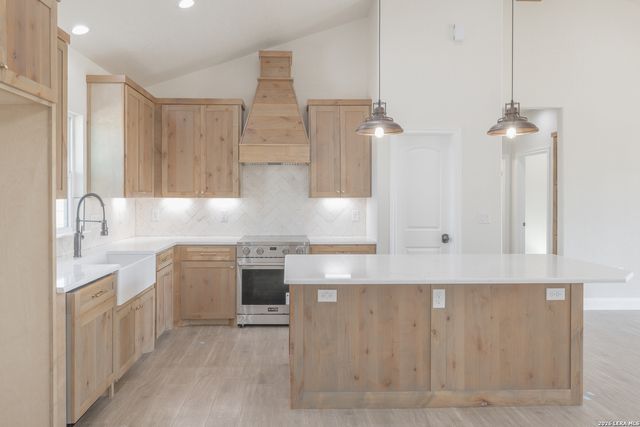 591 Eichman, Poteet, TX 78065