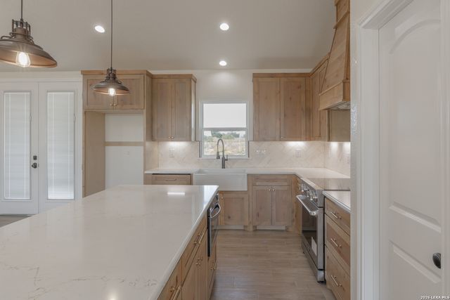 591 Eichman, Poteet, TX 78065