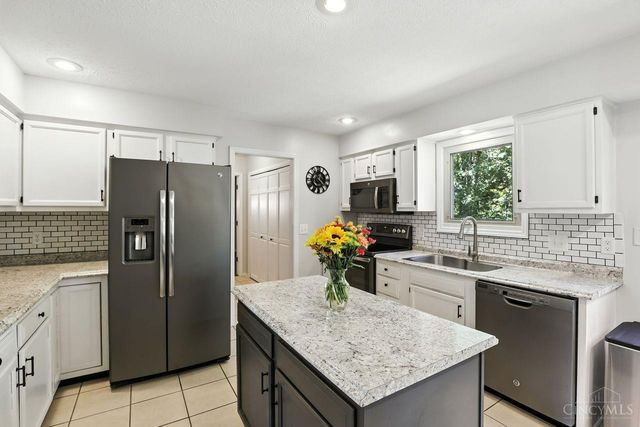 9 Lakefield Drive, Milford, OH 45150