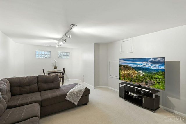 9 Lakefield Drive, Milford, OH 45150