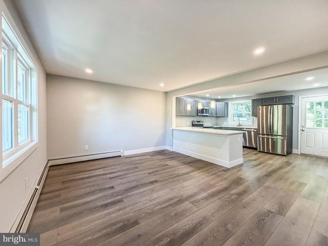 3208 DIXON AVE, Bristol, PA 19007