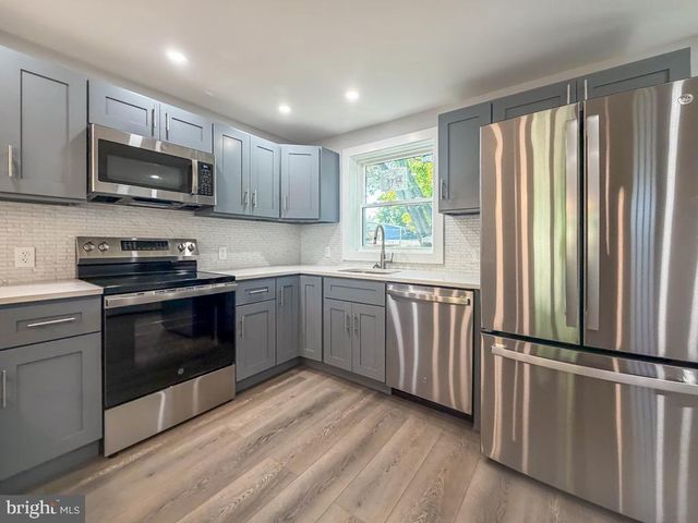 3208 DIXON AVE, Bristol, PA 19007