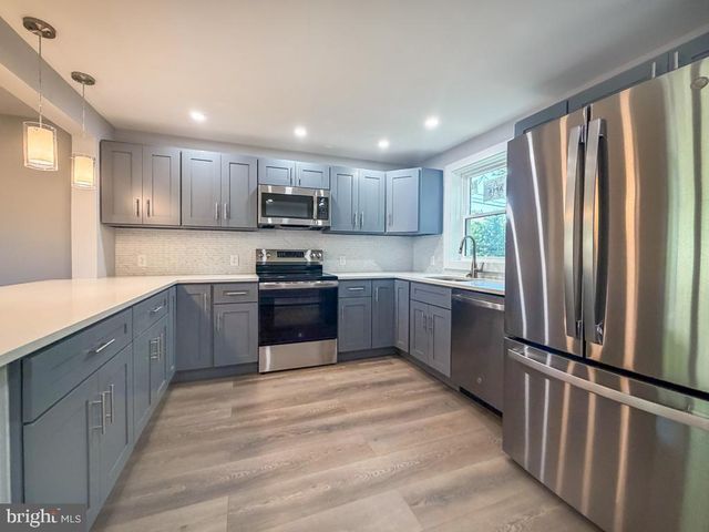 3208 DIXON AVE, Bristol, PA 19007