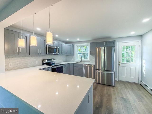 3208 DIXON AVE, Bristol, PA 19007
