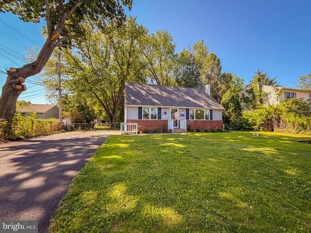 3208 DIXON AVE, Bristol, PA 19007