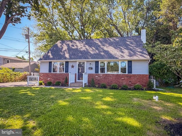 3208 DIXON AVE, Bristol, PA 19007