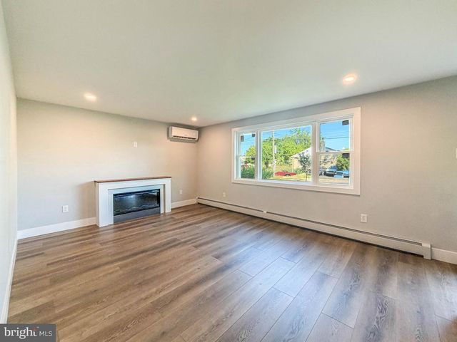 3208 DIXON AVE, Bristol, PA 19007