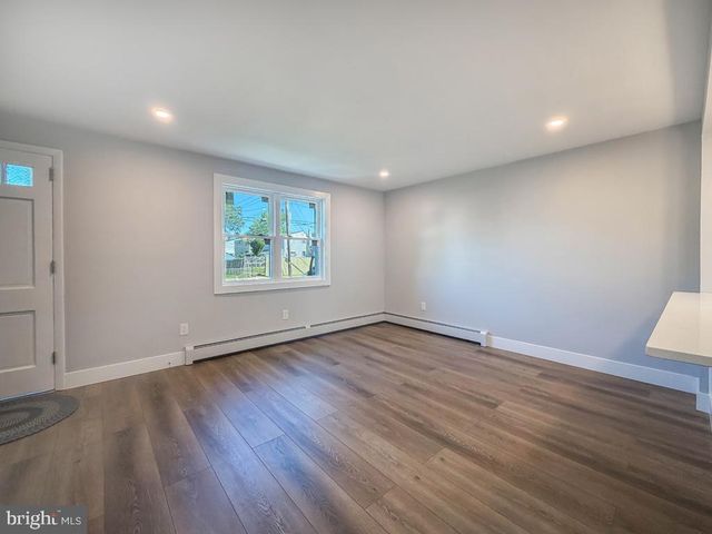3208 DIXON AVE, Bristol, PA 19007