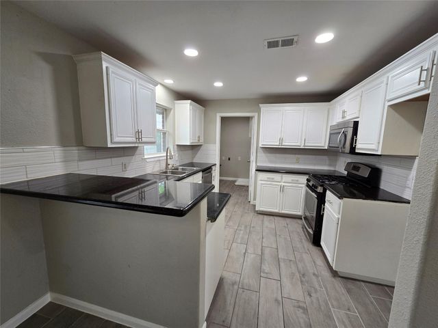 177 E Davilla ST, Bartlett, TX 76511