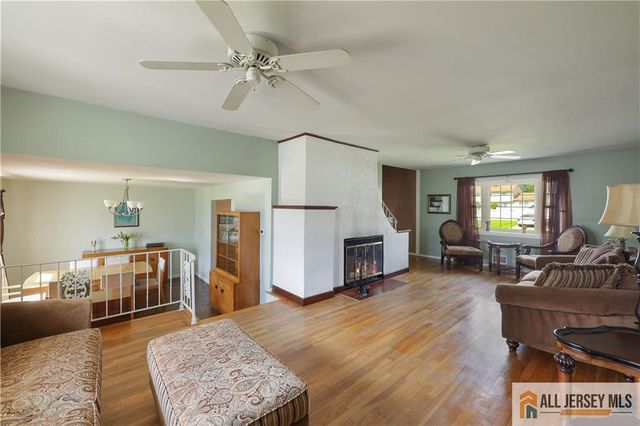 43 Richards Drive, Parlin, NJ 08859