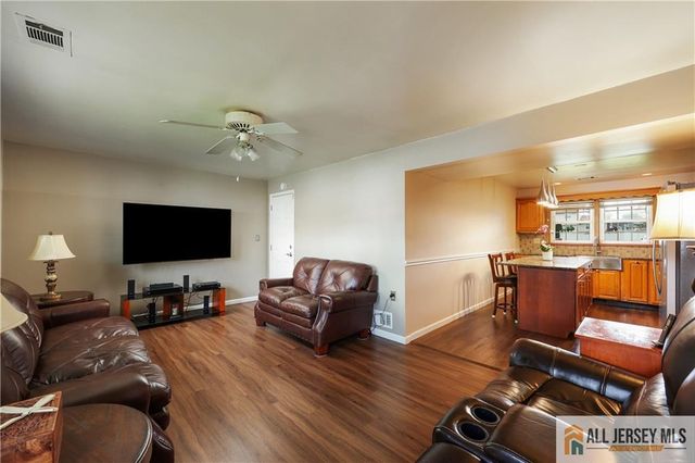 43 Richards Drive, Parlin, NJ 08859