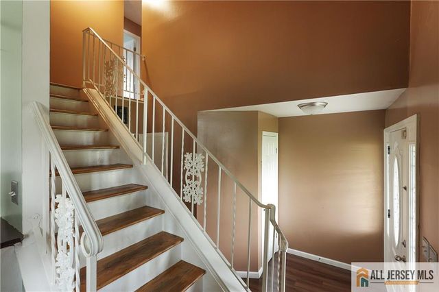 43 Richards Drive, Parlin, NJ 08859