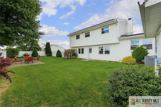 43 Richards Drive, Parlin, NJ 08859