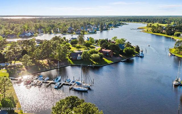 206 Chateau Drive, New Bern, NC 28560