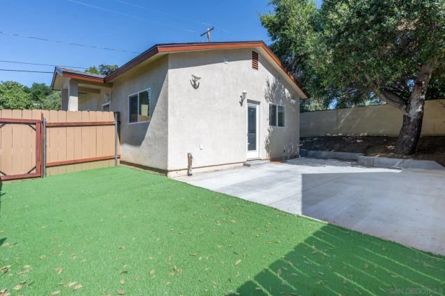 12327 Lemon Crest Dr, Lakeside, CA 92040