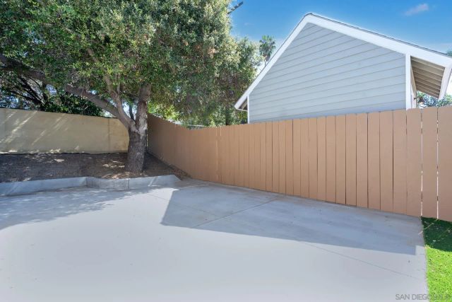 12327 Lemon Crest Dr, Lakeside, CA 92040