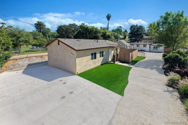 12327 Lemon Crest Dr, Lakeside, CA 92040