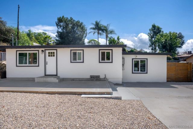 12327 Lemon Crest Dr, Lakeside, CA 92040