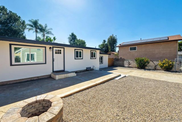 12327 Lemon Crest Dr, Lakeside, CA 92040