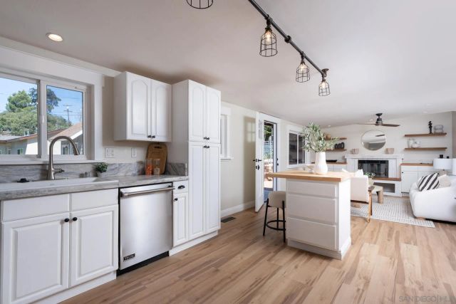 12327 Lemon Crest Dr, Lakeside, CA 92040