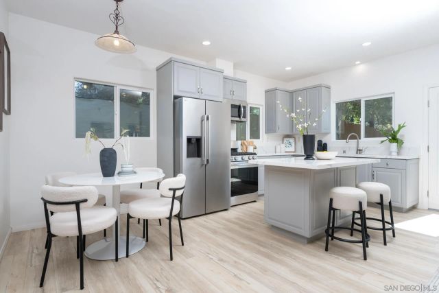 12327 Lemon Crest Dr, Lakeside, CA 92040