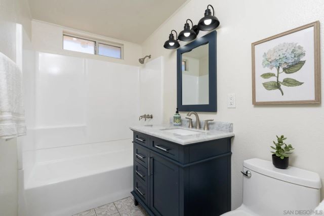 12327 Lemon Crest Dr, Lakeside, CA 92040