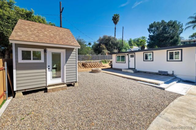 12327 Lemon Crest Dr, Lakeside, CA 92040