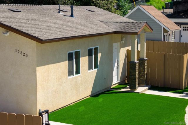 12327 Lemon Crest Dr, Lakeside, CA 92040