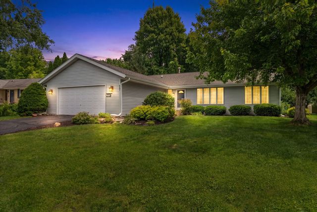 667 Westport Drive, Rockton, IL 61072