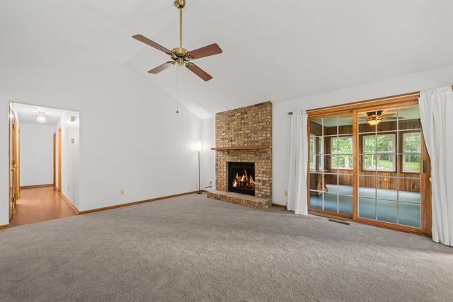 667 Westport Drive, Rockton, IL 61072