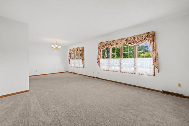 667 Westport Drive, Rockton, IL 61072