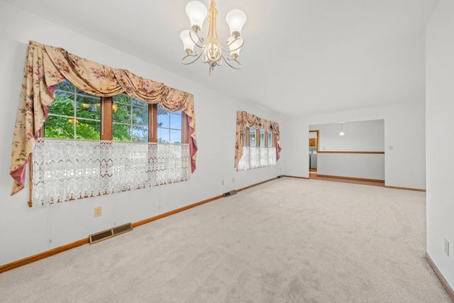 667 Westport Drive, Rockton, IL 61072