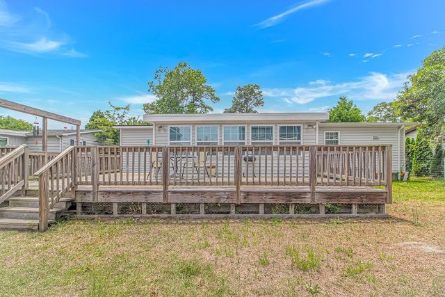146 Queens Rd., Little River, SC 29566