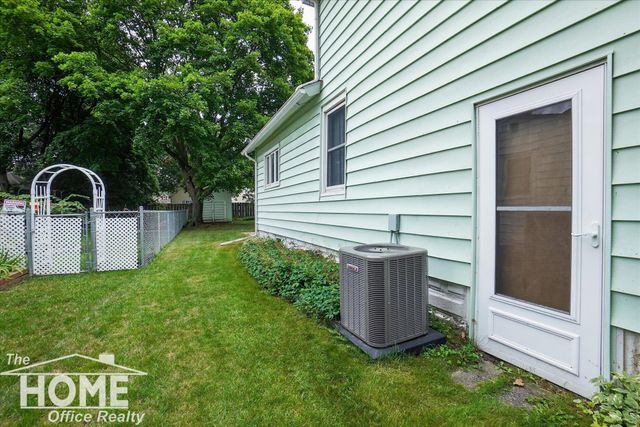 1002 Adams Street, Owosso, MI 48867